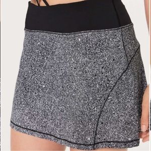 Lululemon circuit breaker skirt in speckled pattern